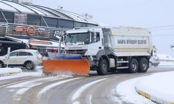 Karla kaplı yollar ulaşıma açılıyor