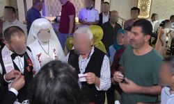 Davetsiz gittiği düğünde önce pasta yedi sonra altınları çaldı!