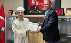 İngiliz Simon sevdiği kadın için müslüman oldu