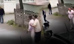 Egzoz sesi mahalleyi karıştırdı: Bir kişi silah diğeri balyozla sokağa indi!
