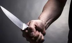 Meyhane önünde kan aktı: Başından bıçaklandı