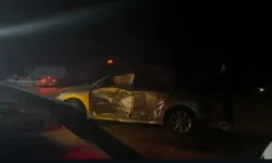 2 otomobil kavşakta çarpıştı: 4 yaralı