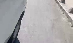 Kendisine yol vermeyen aracı taşladı!
