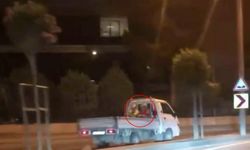 Kasasında yolcu taşıyarak ters şeritten ilerledi!