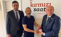 Mehmet Ata ve Ahmet Uçak Kırmızı Saat'i ziyaret etti
