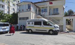 Üvey kızını ağır yaralayıp kendi canına kıydı!