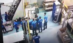 Arızalı makine işçinin sırtına saplandı!