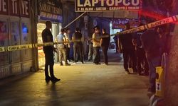 Karısını yemek yediği sırada başından vurarak öldürdü!