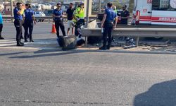 Bariyerlere çarpan motorlu yaşamını yitirdi!