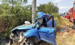 Otomobil kağıt gibi ezildi: İki kardeş hayatını kaybetti!