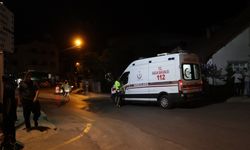 Akyazı'da motosiklet devrildi: 3 yaralı!