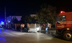 Feci çarpışmada motosikletli yaralandı: Sürücü alkol şişelerini fırlatıp kaçtı!