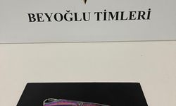 Sevgilisini kıskanan kadın 3 kişiyi bıçakladı!