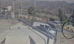 Motosikletin çarptığı yaya metrelerce havaya uçtu!