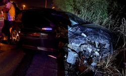 Otomobiller kafa kafaya çarpıştı!