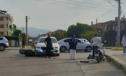 Motosiklet sürücüsü yola savruldu!