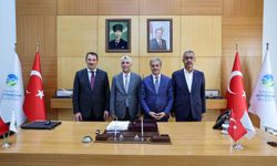 Ticaret Bakanı Bolat Büyükşehir Belediyesini ziyaret etti