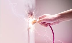 Elektrik akımına kapılan işçiler tedavi altında!