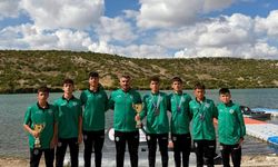 Büyükşehir sporcuları ikincilik kupasını kaldırdı