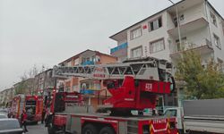 Kendini kilitlediği evini ateşe verdi!