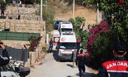 Evi ateşe verdi: Elinde bıçakla kapı kapı gezdi