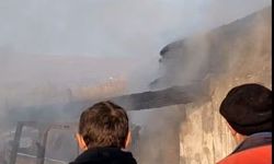 2 traktör ve ekipmanlar kül oldu