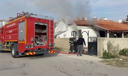 Evi annesi içindeyken ateşe verdi