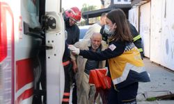 Engelli aileyi faciadan komşuları kurtardı