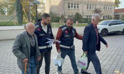 Parkta uygunsuz davranış sergilediler