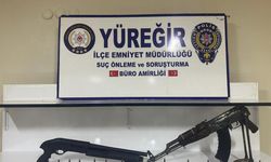 Mutfak dolabından pompalı tüfek çıktı