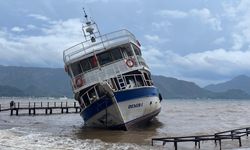 İskeleye çarpan tekne karaya oturdu