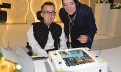 Yıllardır kas hastalığıyla mücadele ediyor: Düğün gibi doğum günü yaptılar