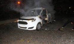 Ailesine kızıp aracını yaktı