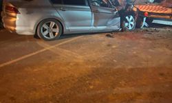 Çekiciye çarpan otomobilin sürücüsü yaralandı