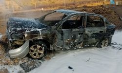 Otomobil alev topuna döndü