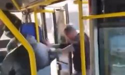 Satırla otobüsü bastı: Tehditler savurdu