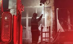 Hırdavat dükkanı alev topuna döndü