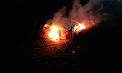 Alkoliklerin mesken tuttuğu baraka alev alev yandı