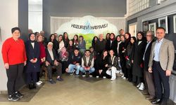 Üniversiteli gençlerden huzurevi ziyareti