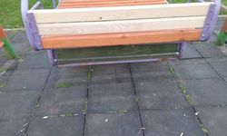 Öfkeyle kırdığı oyuncakları tamir etti