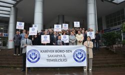 Sakarya Defterdarlığı önünde 'Eşit hak' çağrısı