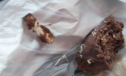 Kurabiyesinden sigara izmariti çıktı