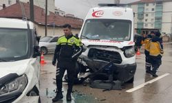 Ambulans kazasında 8 yaralı