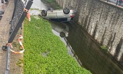 Akyazı'da kanala uçan araçta can pazarı!