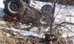 Muhtar devrilen traktörün altında can verdi