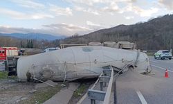 Devrilen beton tankeri can aldı