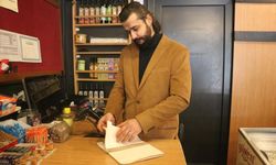 Mahallenin bakkal borcunu kapattı!