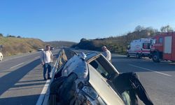 Kontrolden çıkan otomobil bariyere çarptı