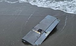 Sahile dron parçası vurdu