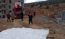 Maaşını alamadığını iddia ederek vince çıktı!